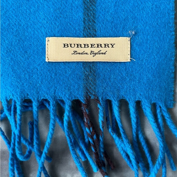 BURBERRY 100% Cashmere Scarf NTW - Picture 1 of 6